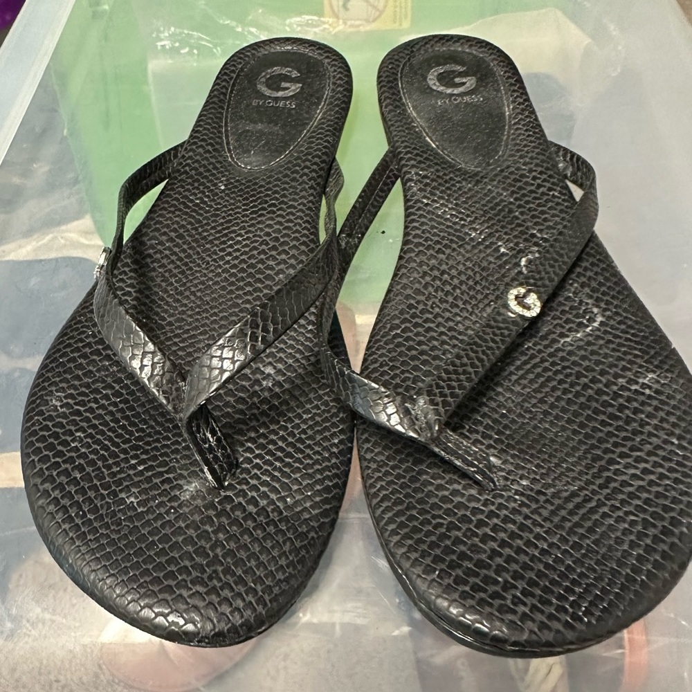 GUESS flip flops